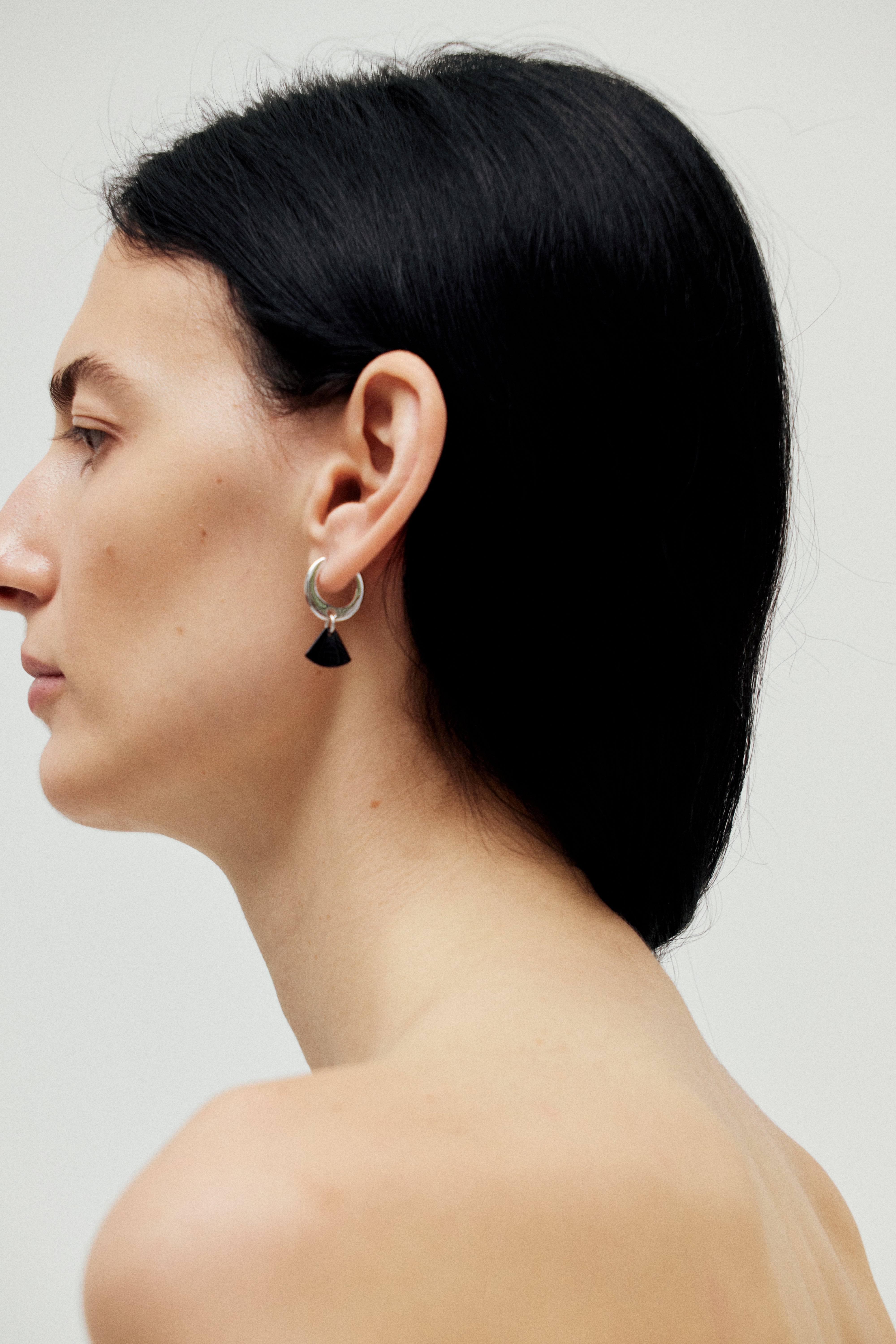 20YEARS ASYMMETRIC EARRiNGs (ピアス) SiM Gemstone Asymmetric Earrings – olggeti